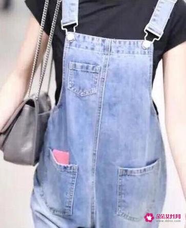 穿背带裤有什么搭配