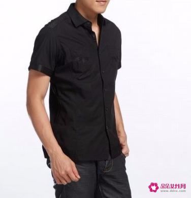 黑色衬衫如何搭配