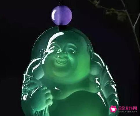 佩戴玉佛吊坠的讲究