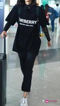 polo衫下面配什么裤子