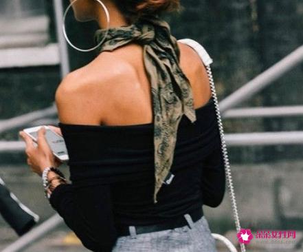 丝巾搭配的法则