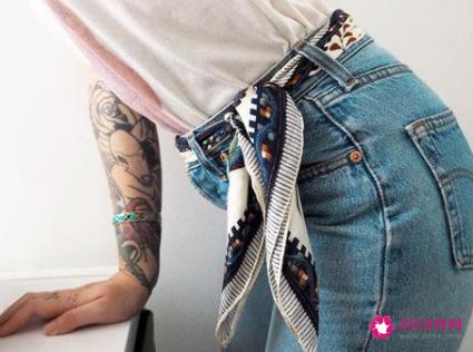 丝巾搭配的法则