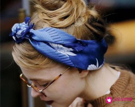 丝巾搭配的法则