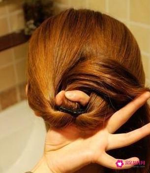 怎么盘头发最简单而且还好看