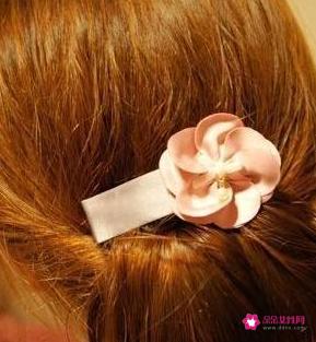 怎么盘头发最简单而且还好看