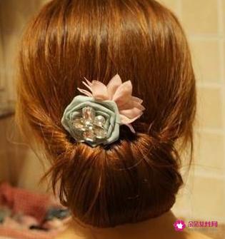 怎么盘头发最简单而且还好看