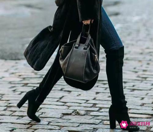 高筒靴如何搭配衣服