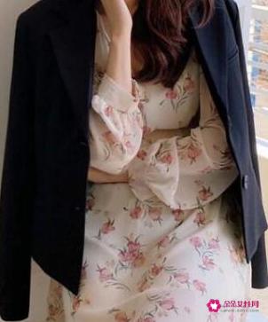 黑色t恤怎么搭配好看