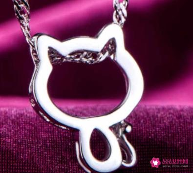 男生戴项链含义