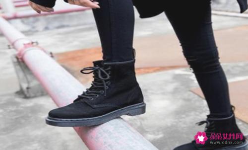 铅笔裤配什么鞋子比较好看