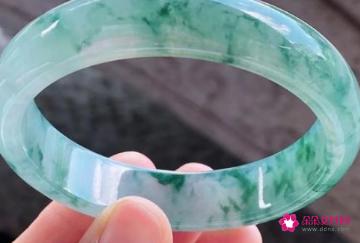 翡翠的种水分为8个等级