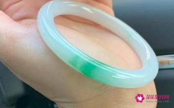 翡翠的种水分为8个等级