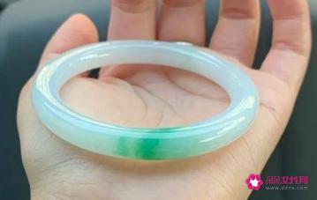 翡翠的种水分为8个等级