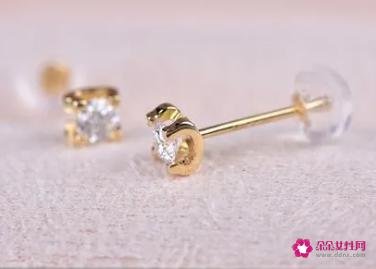 流行的耳环款式图片