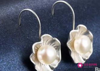 流行的耳环款式图片