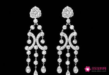 流行的耳环款式图片