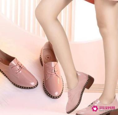 今年流行的鞋子女鞋中跟鞋