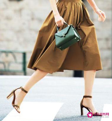 今年流行的鞋子女鞋中跟鞋