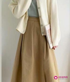 半身裙怎么搭配衣服