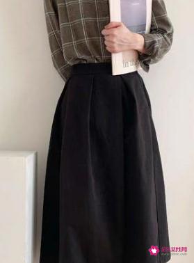 半身裙怎么搭配衣服