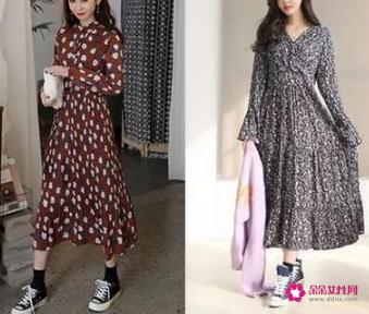 长款碎花连衣裙怎么搭配