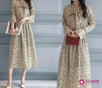 长款碎花连衣裙怎么搭配