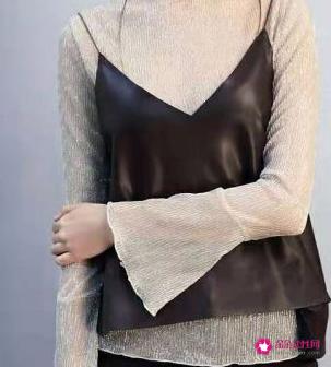 蕾丝镂空打底衫怎么搭配