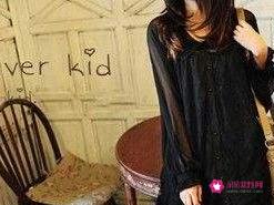 蕾丝镂空打底衫怎么搭配