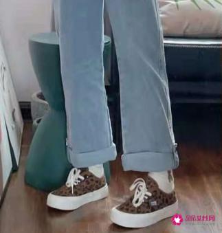 牛仔裤配什么鞋子好看