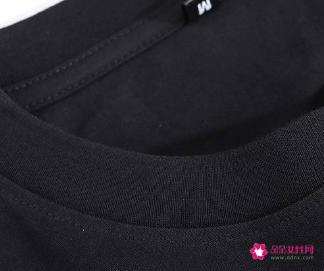 女生穿绿色衣服代表什么