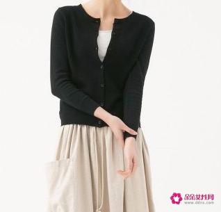 短款开衫毛衣最佳搭配