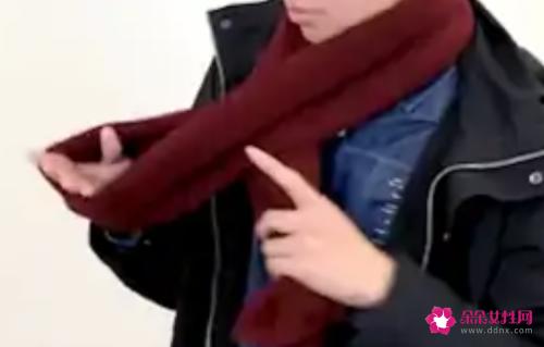 男士围围巾的各种方法