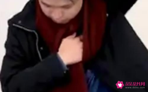 男士围围巾的各种方法