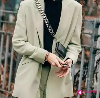 与豆绿色搭配的颜色