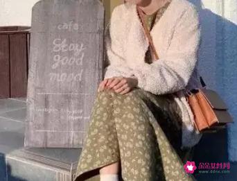 与豆绿色搭配的颜色