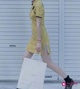 红色旗袍配什么鞋子好看