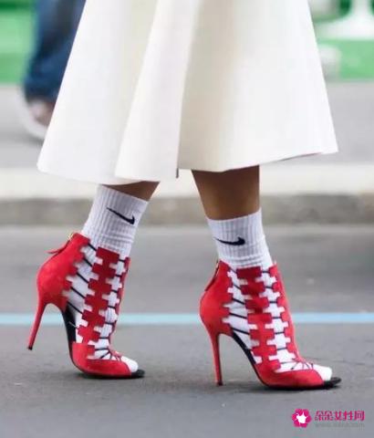 今年流行什么款式的衣服