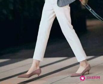 穿小脚裤应该搭什么鞋子