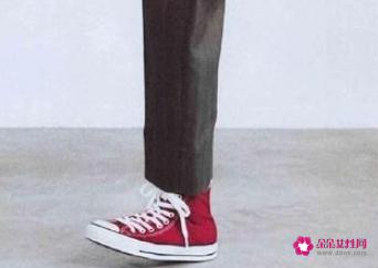 穿小脚裤应该搭什么鞋子