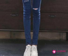 穿小脚裤应该搭什么鞋子