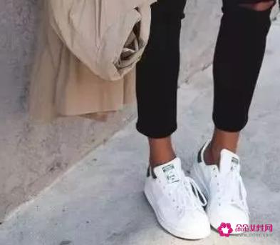 穿小脚裤应该搭什么鞋子