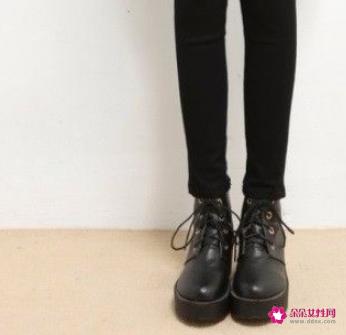 穿小脚裤应该搭什么鞋子