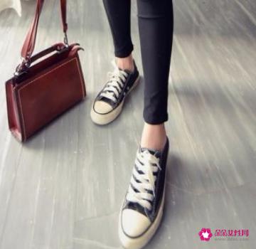 穿小脚裤应该搭什么鞋子