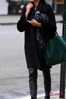 皮肤暗沉穿什么颜色衣服显白