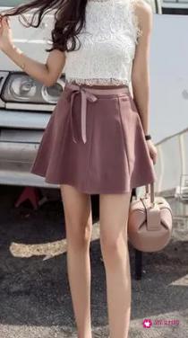 超短裙配什么上衣好看