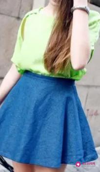 超短裙配什么上衣好看