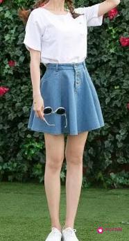 超短裙配什么上衣好看