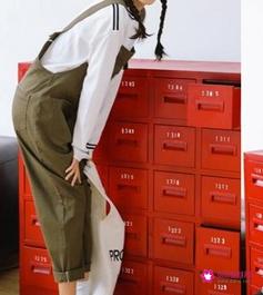 吊带裤可以配什么上衣