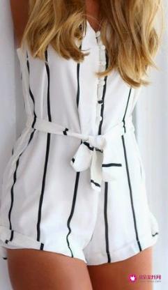 吊带裤可以配什么上衣