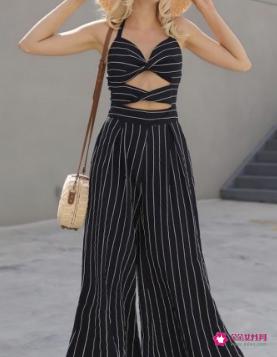 吊带裤可以配什么上衣